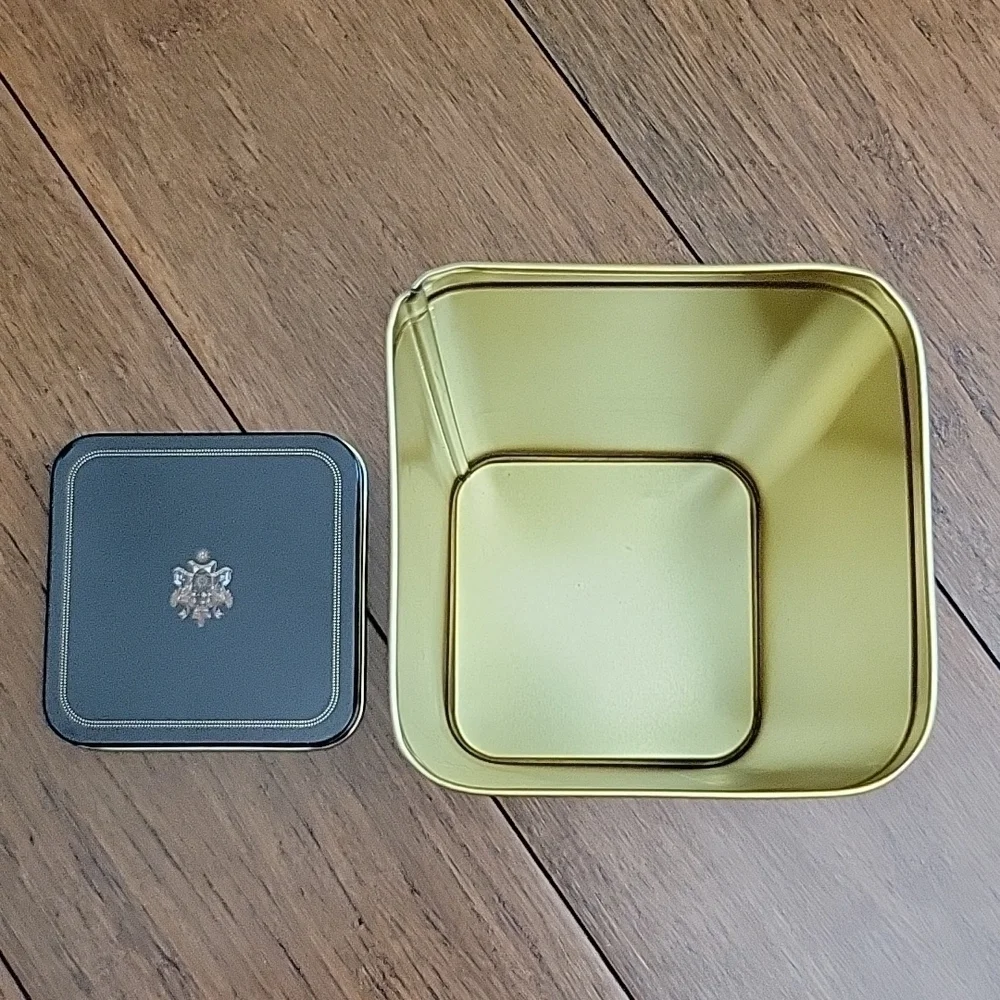 Harrods Knightbridge Butter Sultana Collectible Cookie Tin, Dark Green/Black